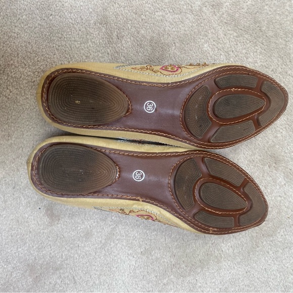 Embroidered flat shoes in pale gold - Picture 4 of 4